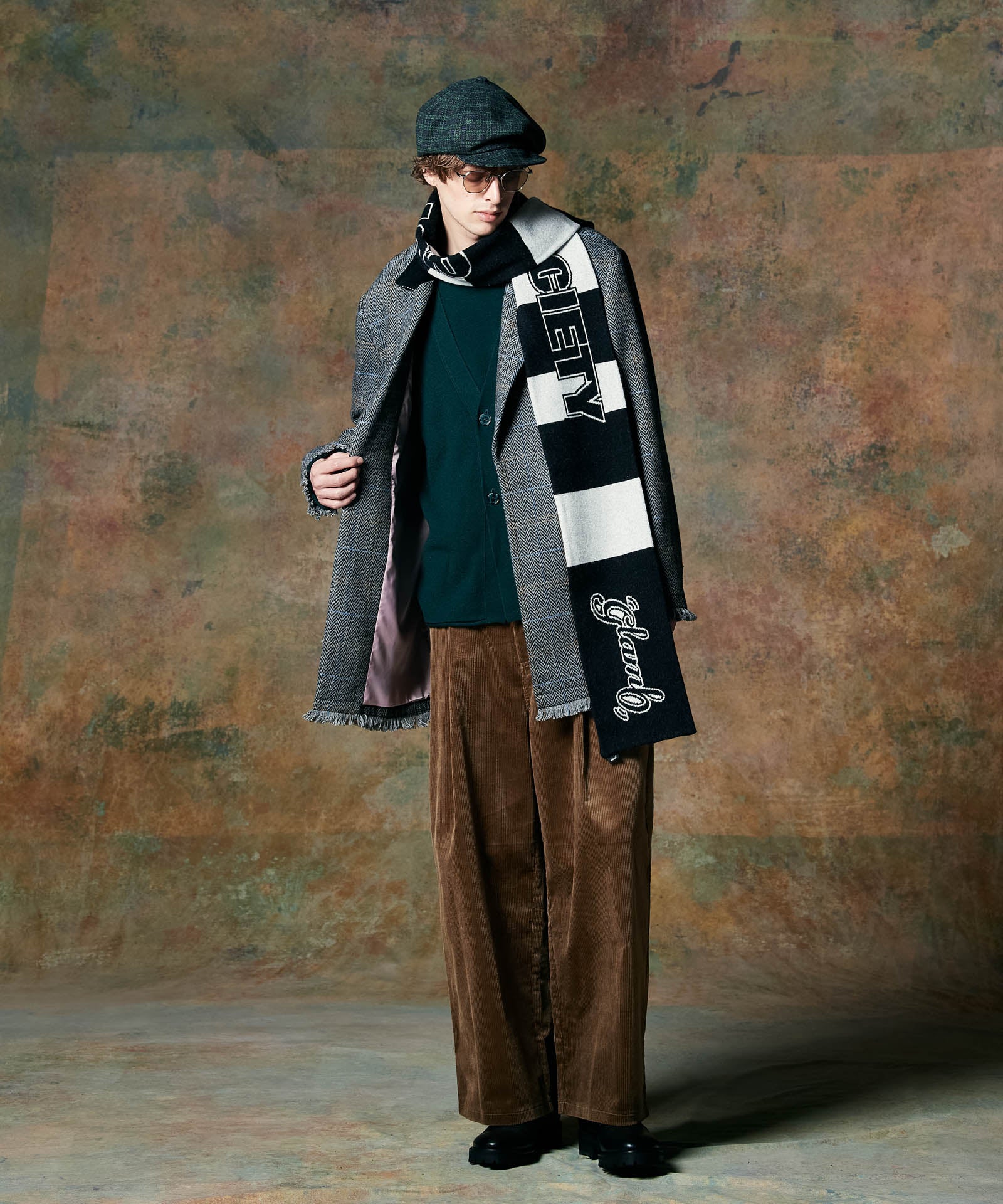 GB0424/P09: Tuck Corduroy Pants – glamb Online Store