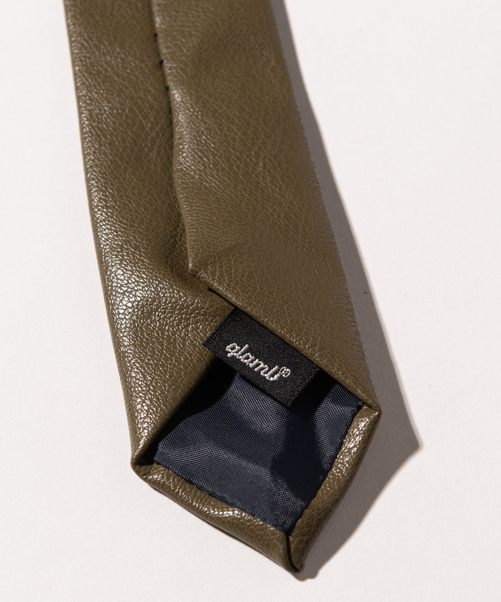 GB0425/AC07 : Synth Leather Tie / シンセレザータイ – glamb Online