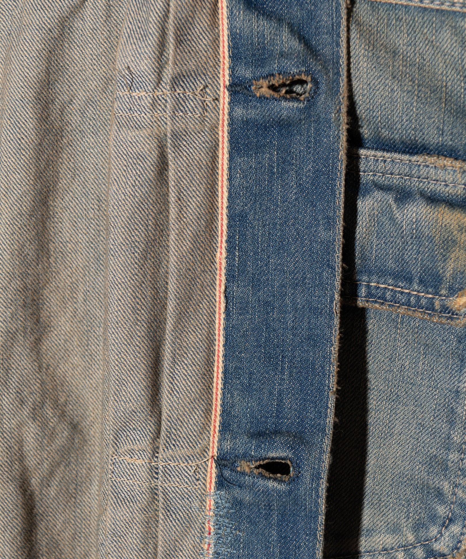 国産セルヴィッジデニムの証、赤耳