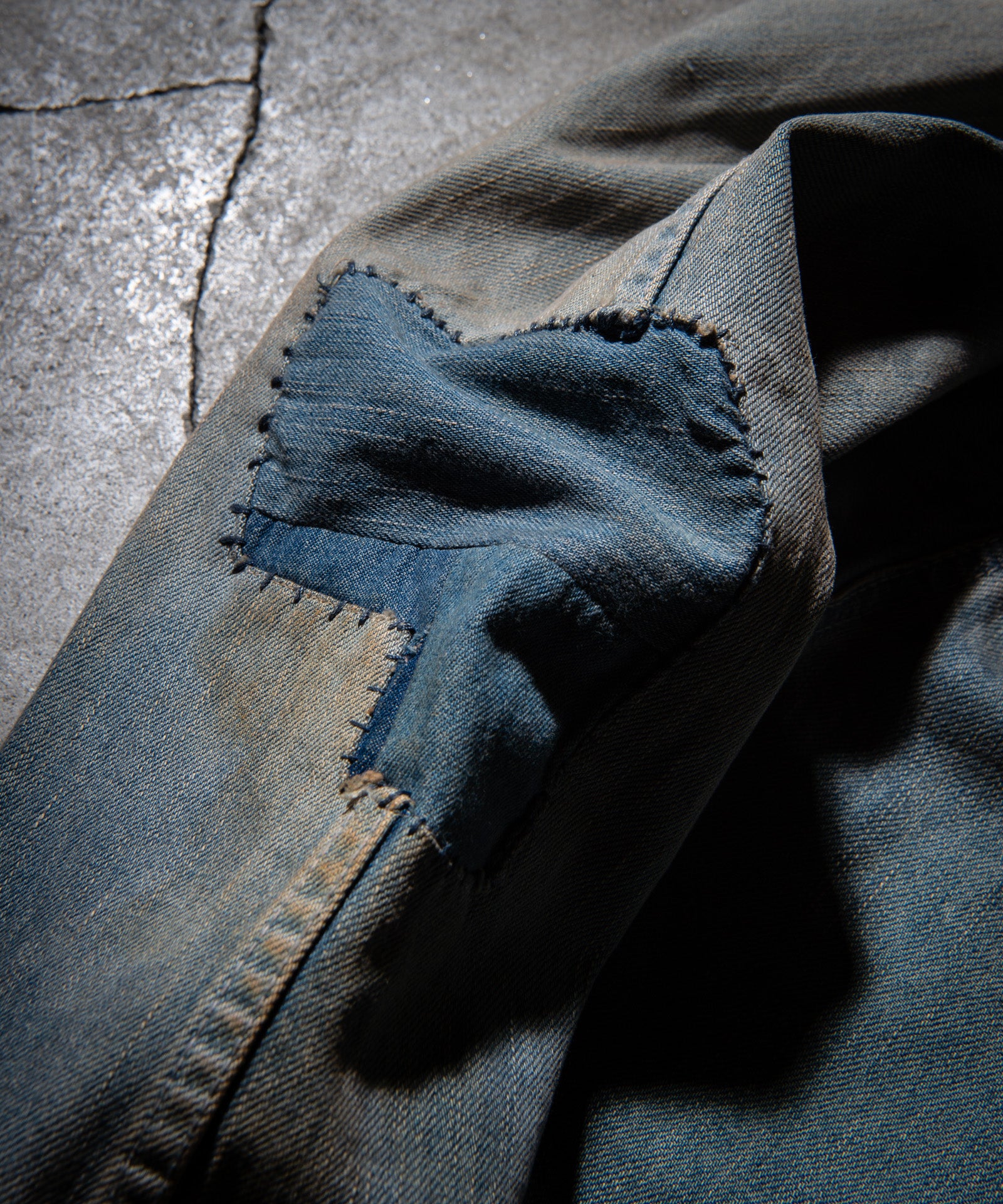 当て布には実際の古着から採取した生地を使用