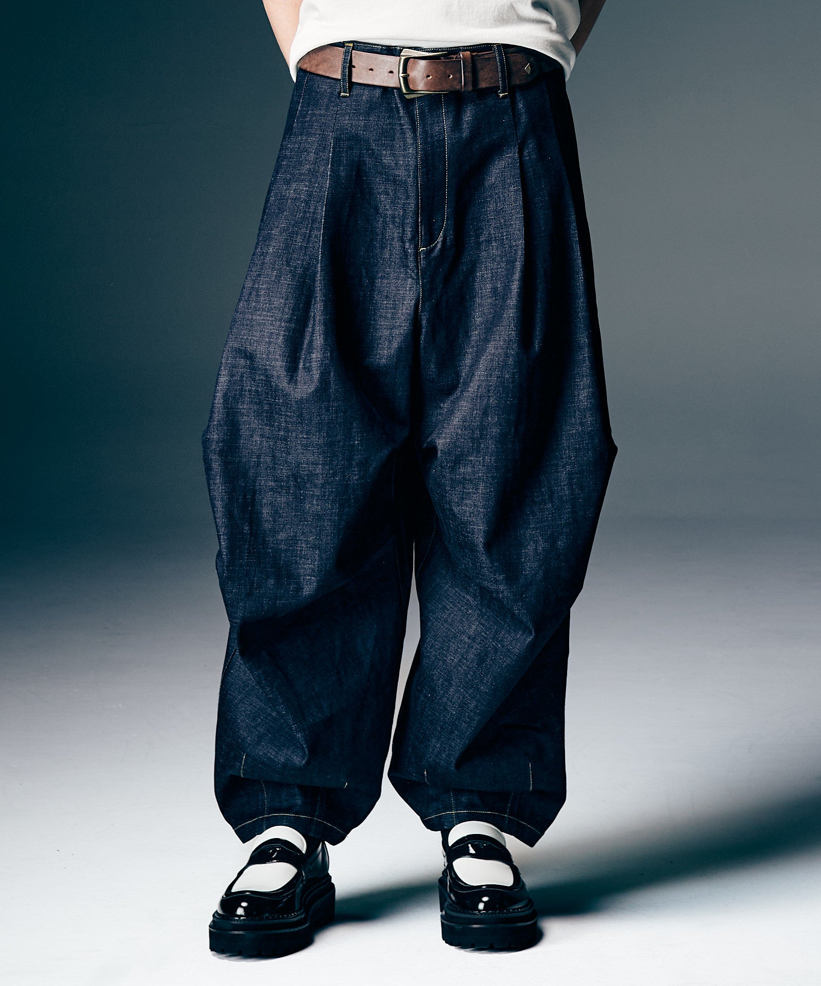 Crossover Tuck Pants / クロスオーバータックパンツ