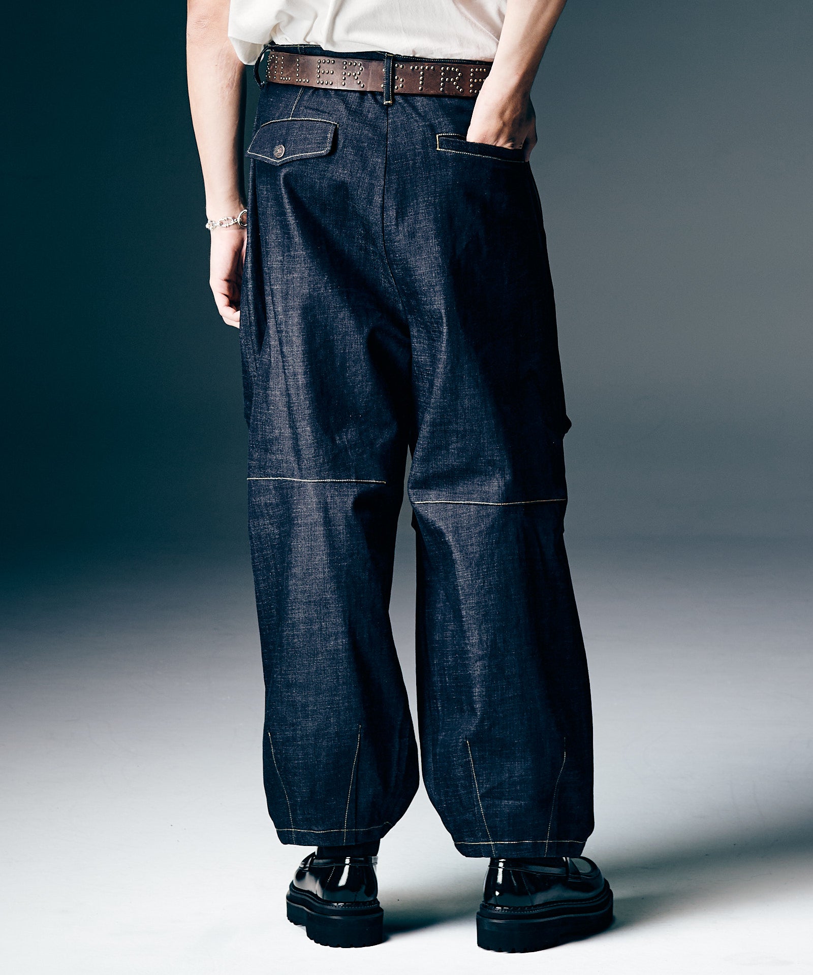 GB0126/P08 : Crossover Tuck Pants / クロスオーバータックパンツ