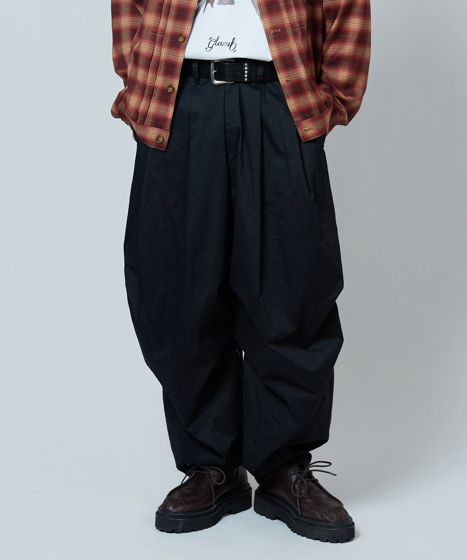 GB0226/P10 : Knee Tuck Color Pants / ニータックカラーパンツ