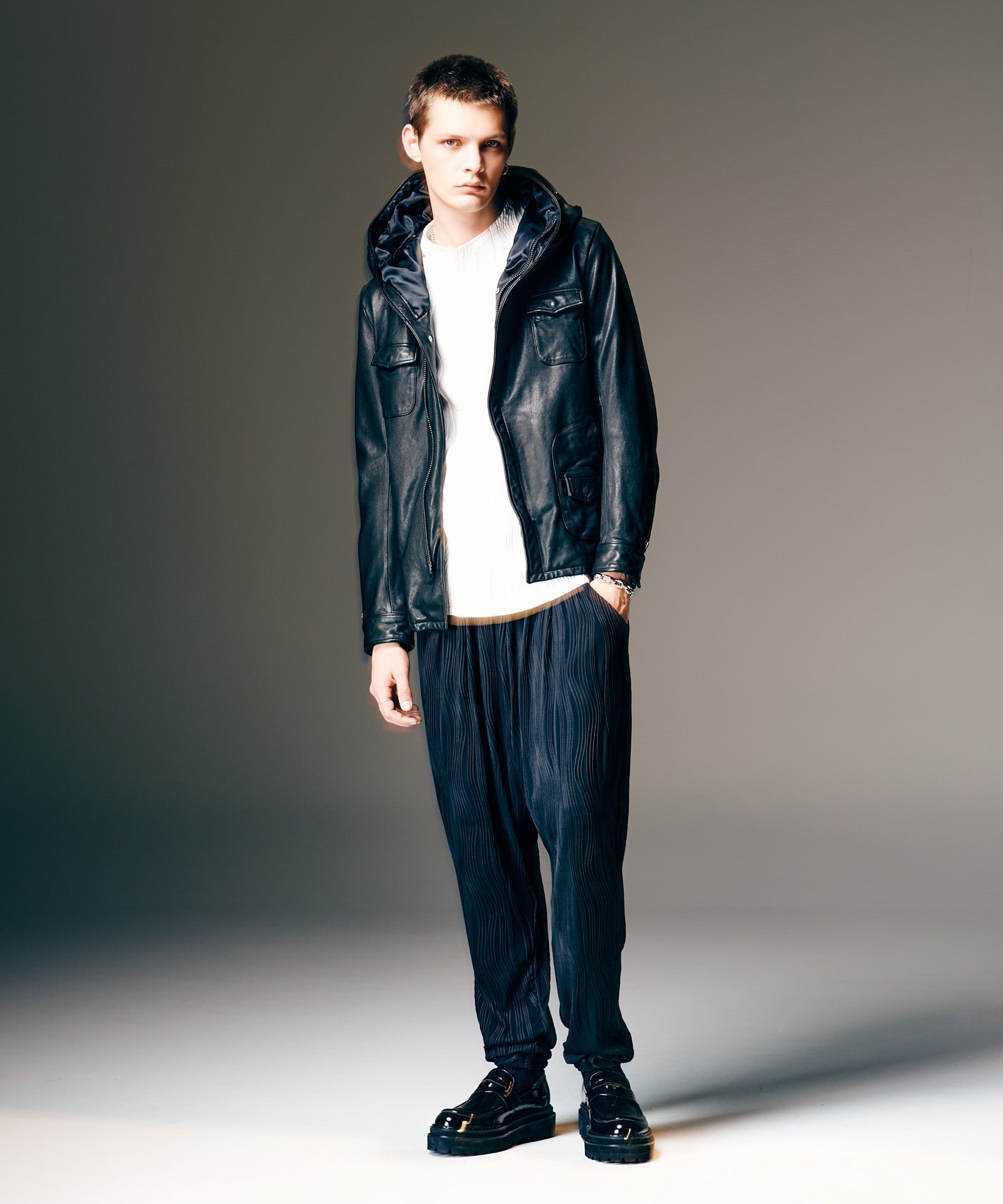 H:187 / C:92 / W:74 / H:91 着用サイズ:M