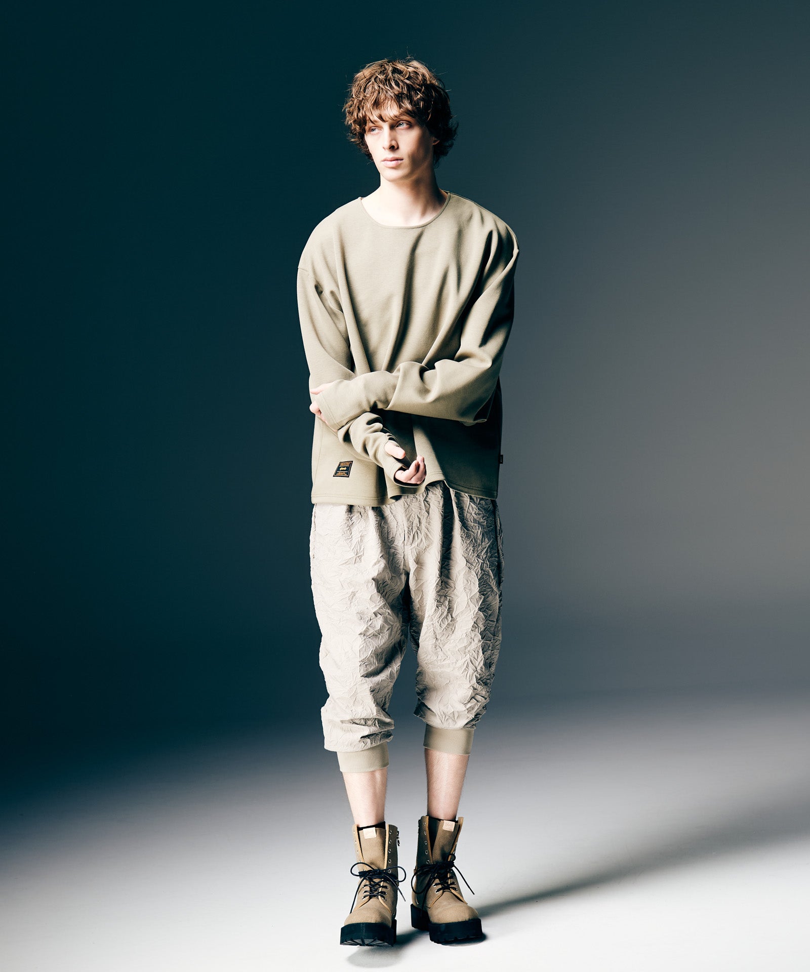 H:186 / C:89 / W:71 / H:92 着用サイズ:L