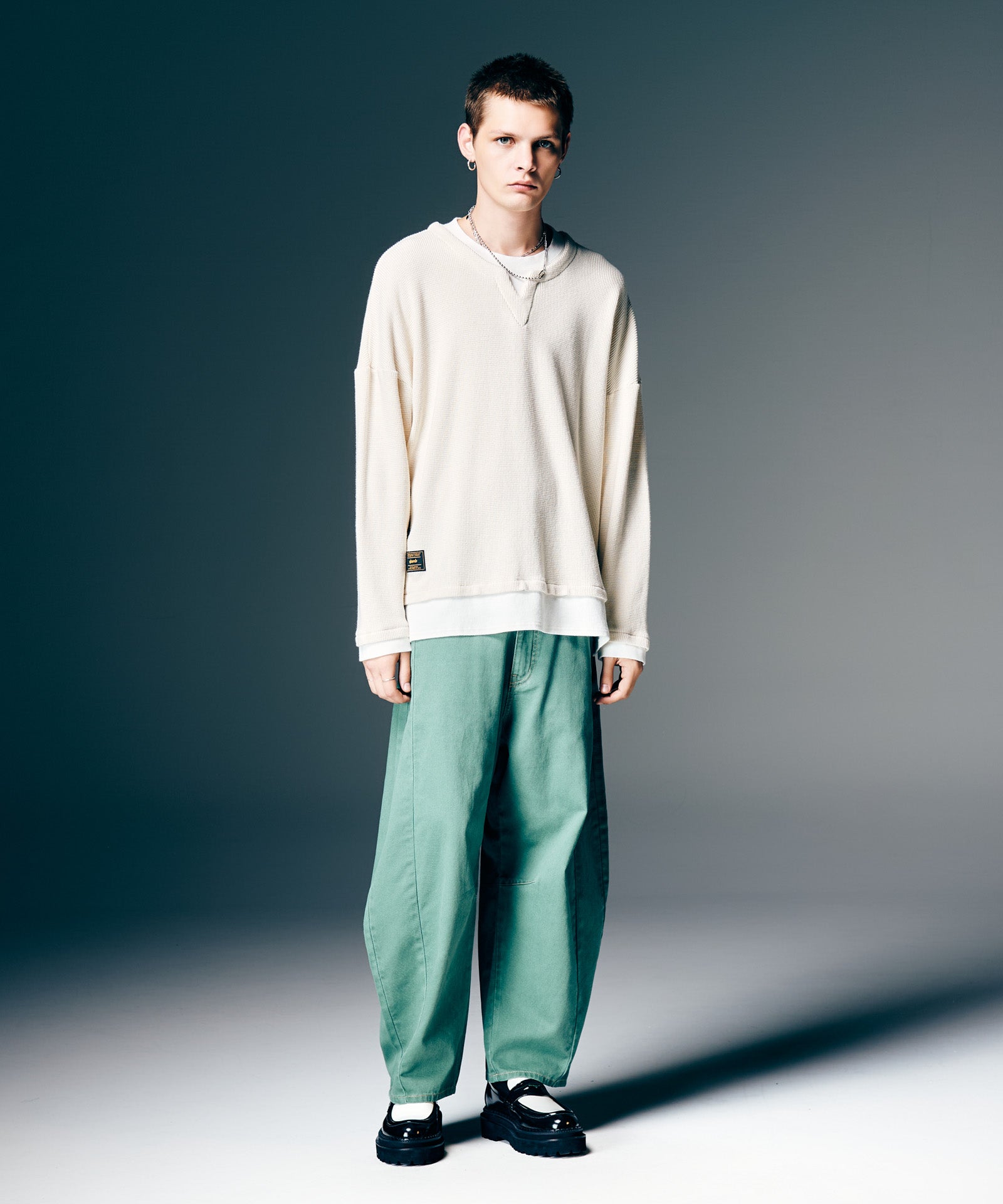 H:186 / C:89 / W:71 / H:92 着用サイズ:L