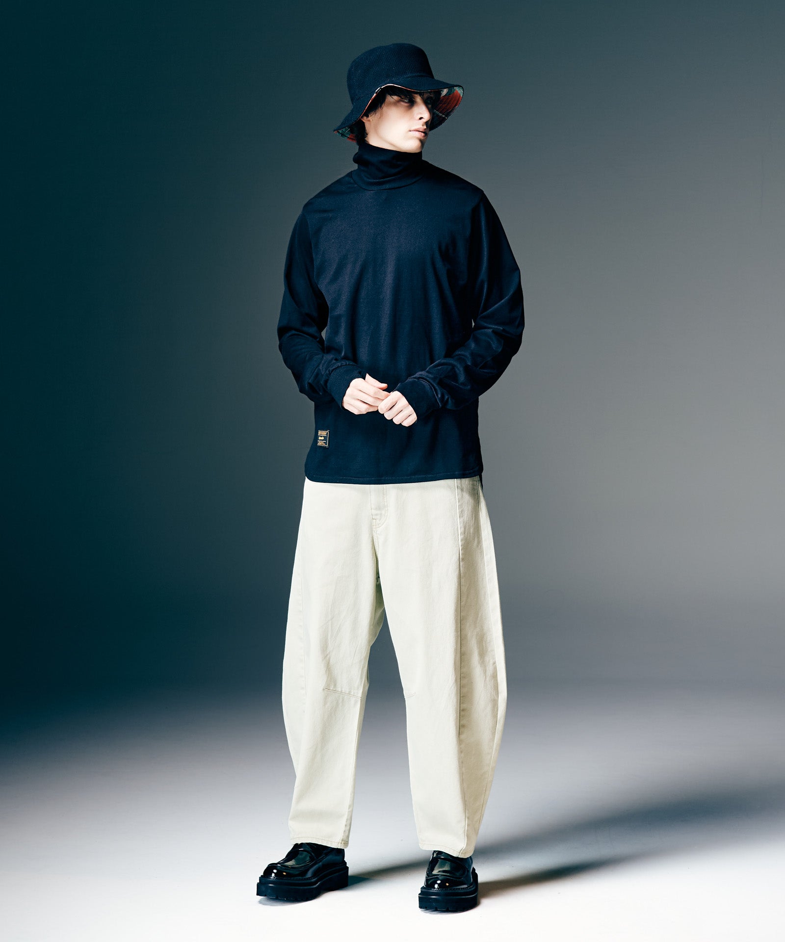 H:186 / C:89 / W:71 / H:92 着用サイズ:L