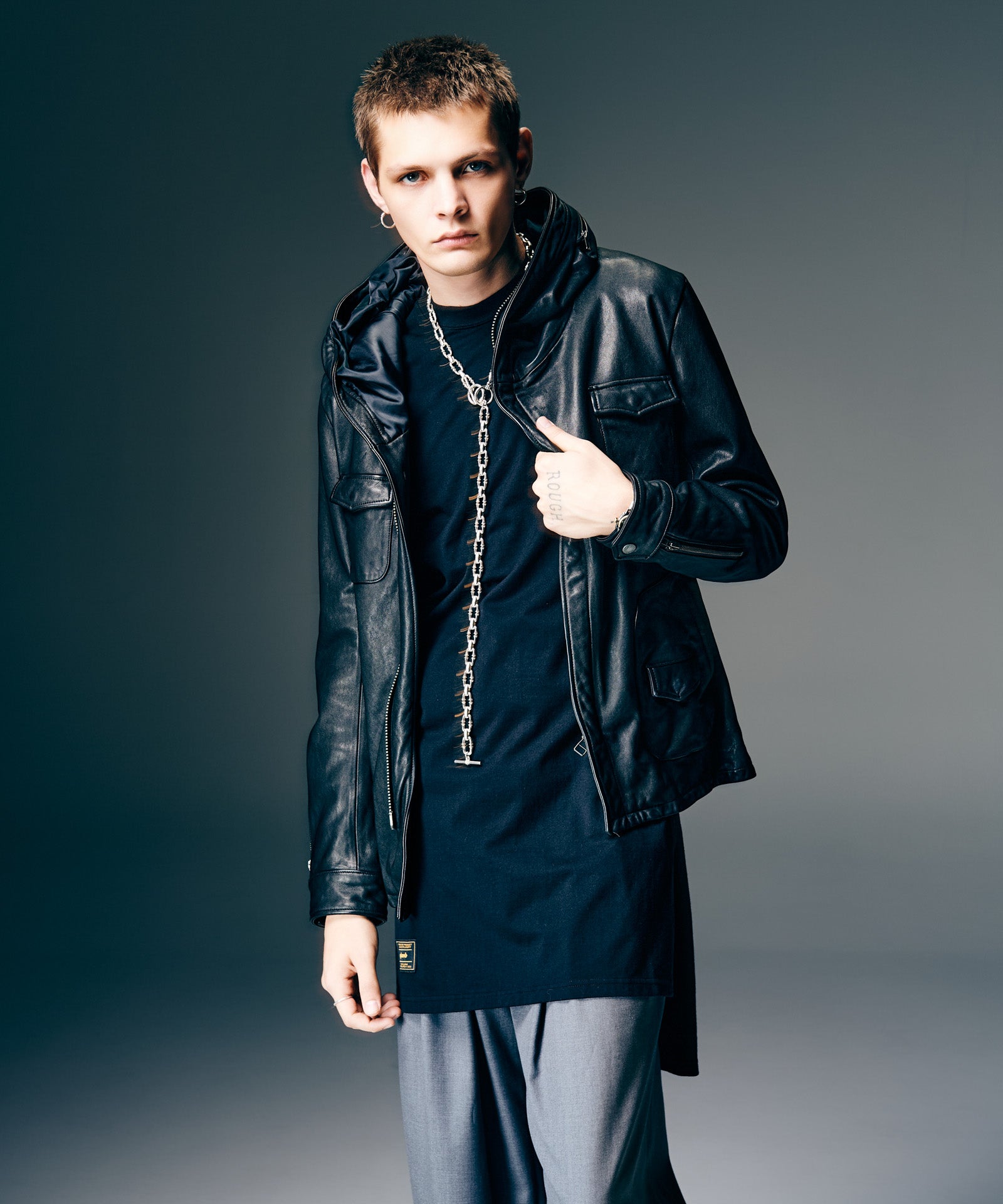 H:187 / C:92 / W:74 / H:91 着用サイズ:L