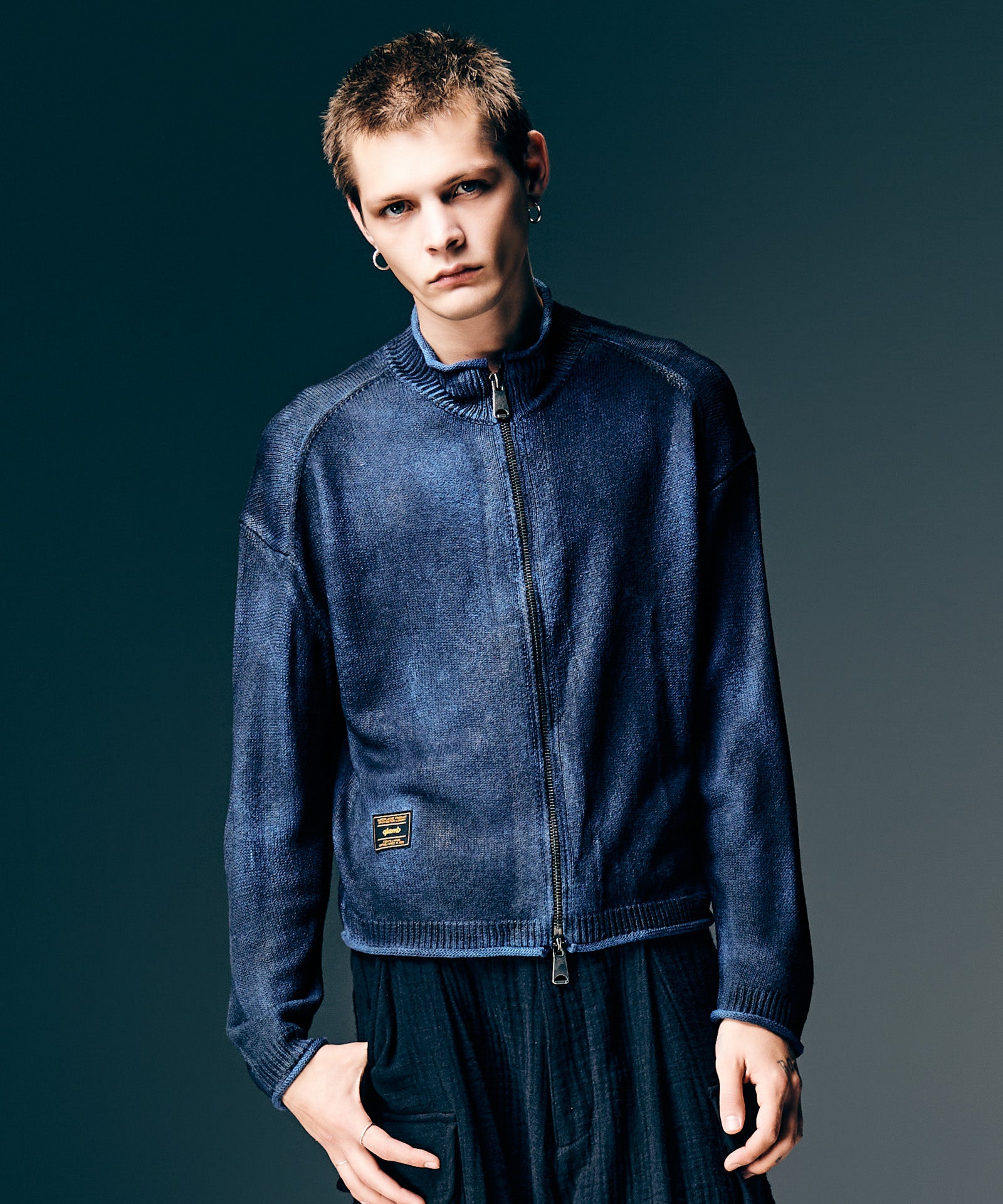 H:187 / C:92 / W:74 / H:91 着用サイズ:M