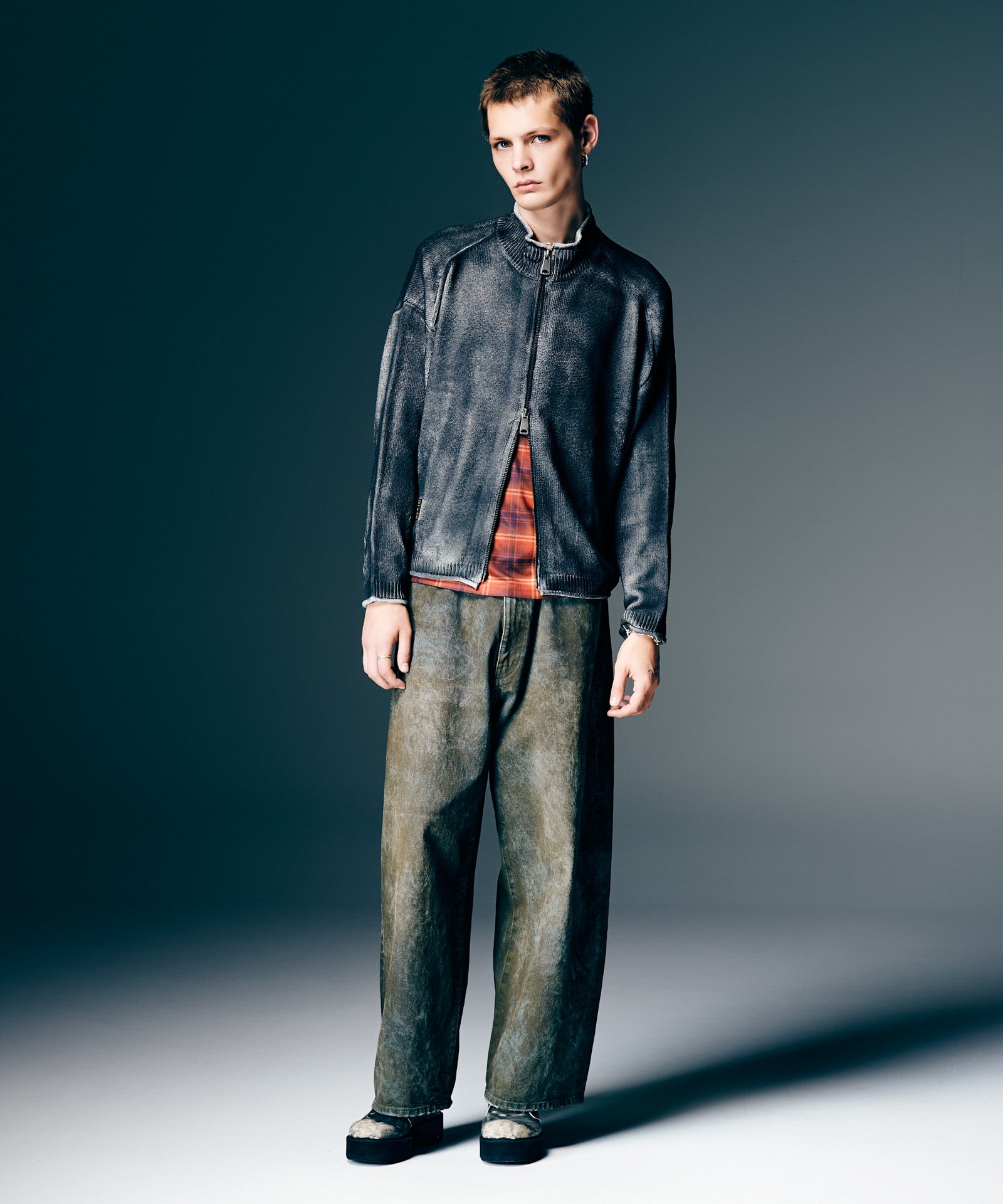 H:187 / C:92 / W:74 / H:91 着用サイズ:L