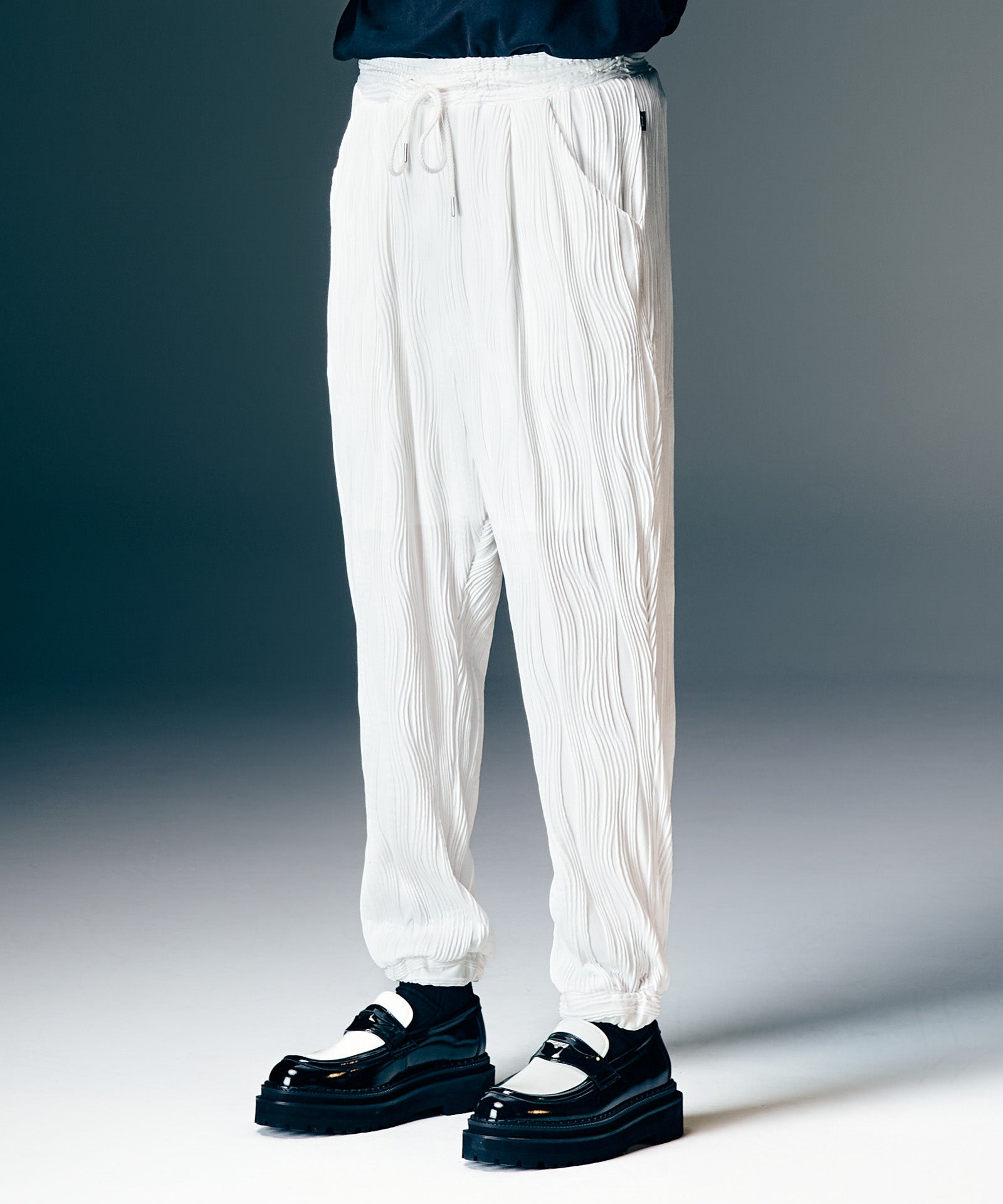 GB0126/P06 : Willow Crepe Pants / ウィロークレープパンツ | glamb