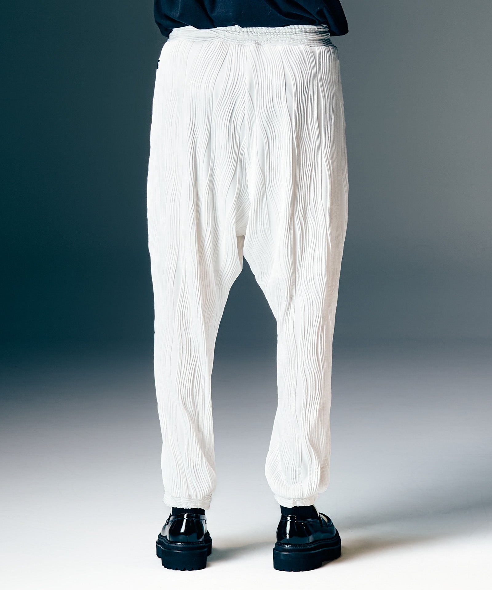 GB0126/P06 : Willow Crepe Pants / ウィロークレープパンツ | glamb