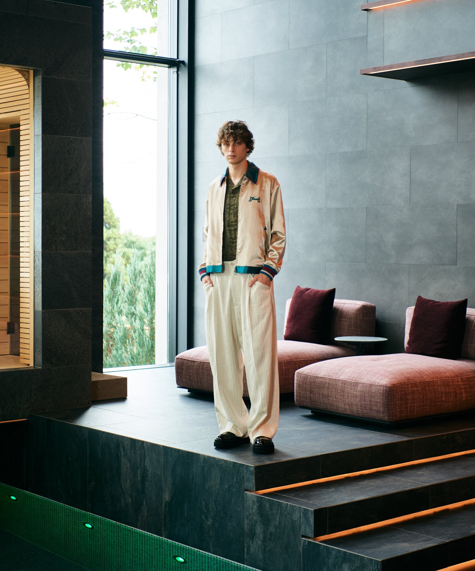 H:186 / C:89 / W:71 / H:92 着用サイズ:L