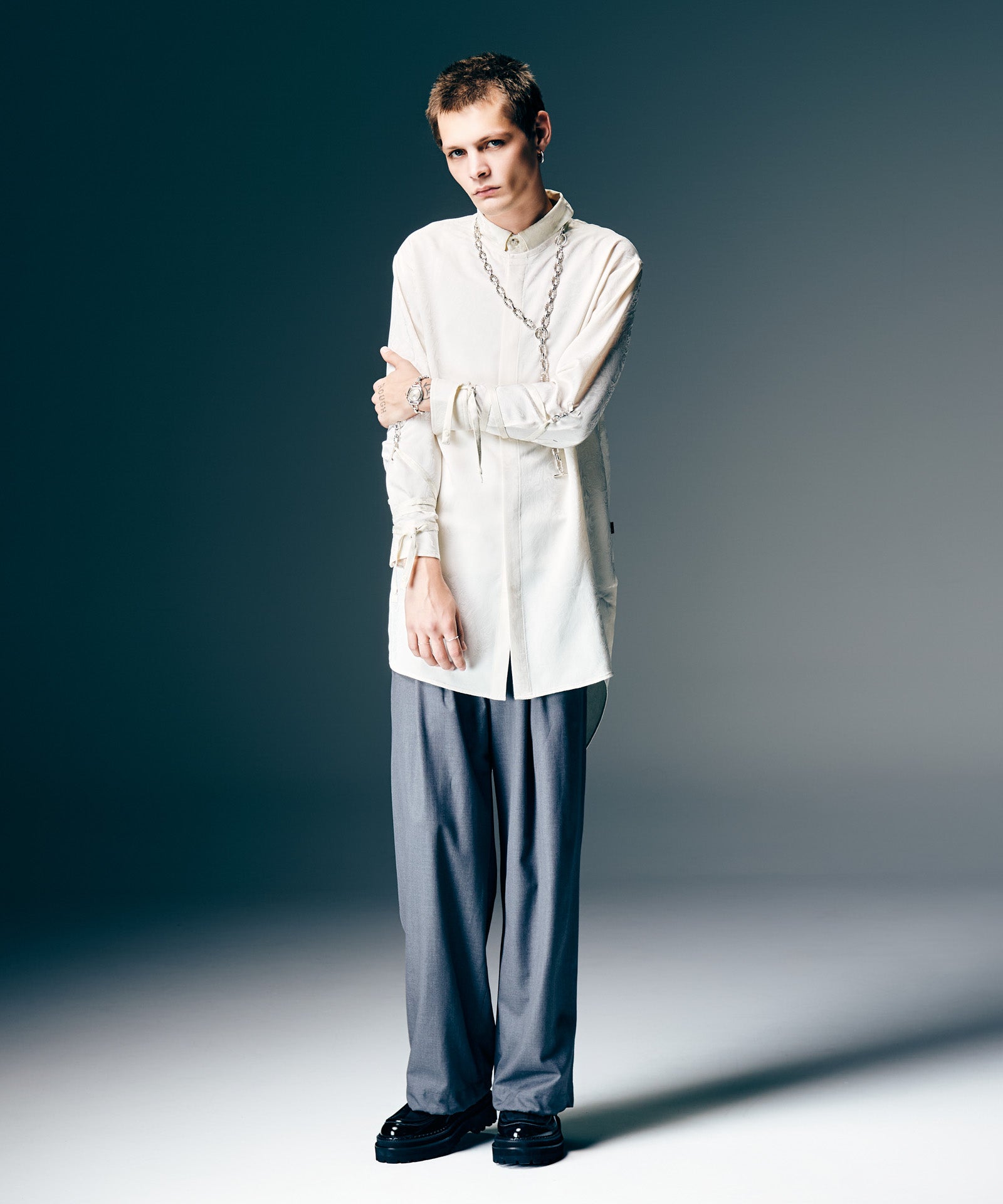 新品タグ付き　定価15252円　glamb ボタンデザイン　白シャツ GB0126/SH02 : Blow Long Shirt / ブロウロングシャツ | glamb Online