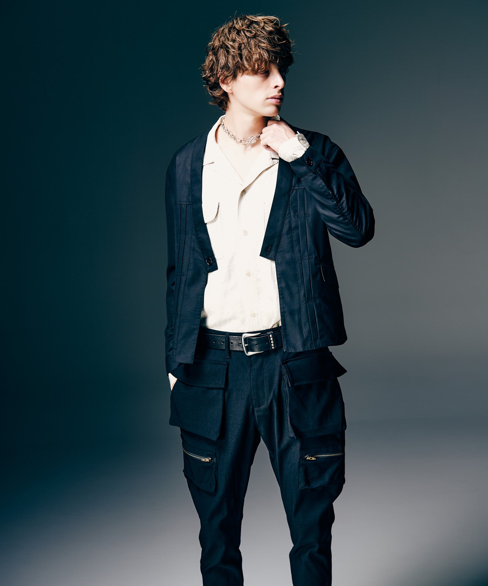 H:186 / C:89 / W:71 / H:92 着用サイズ:L