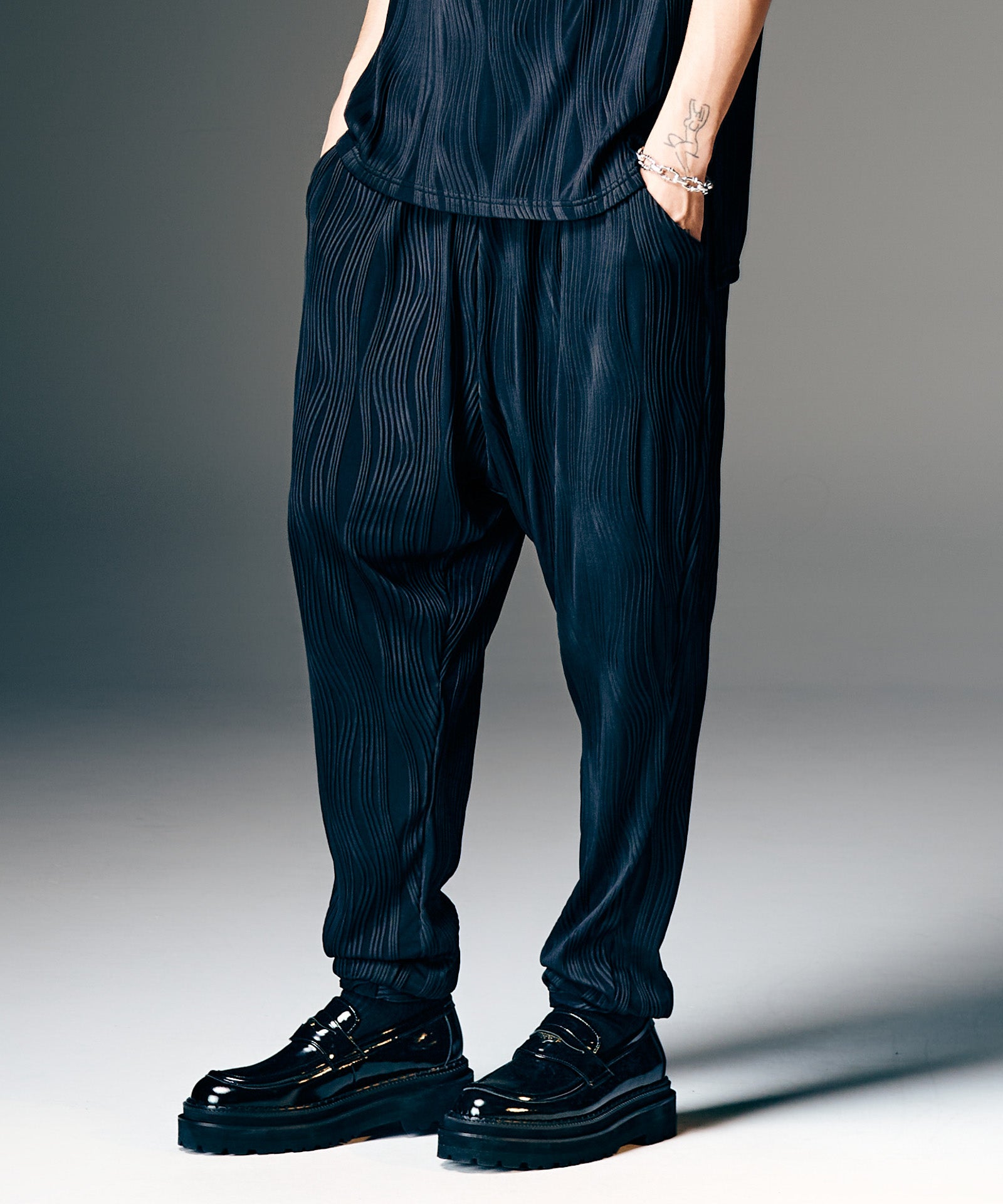 H:187 / C:92 / W:74 / H:91 着用サイズ:L