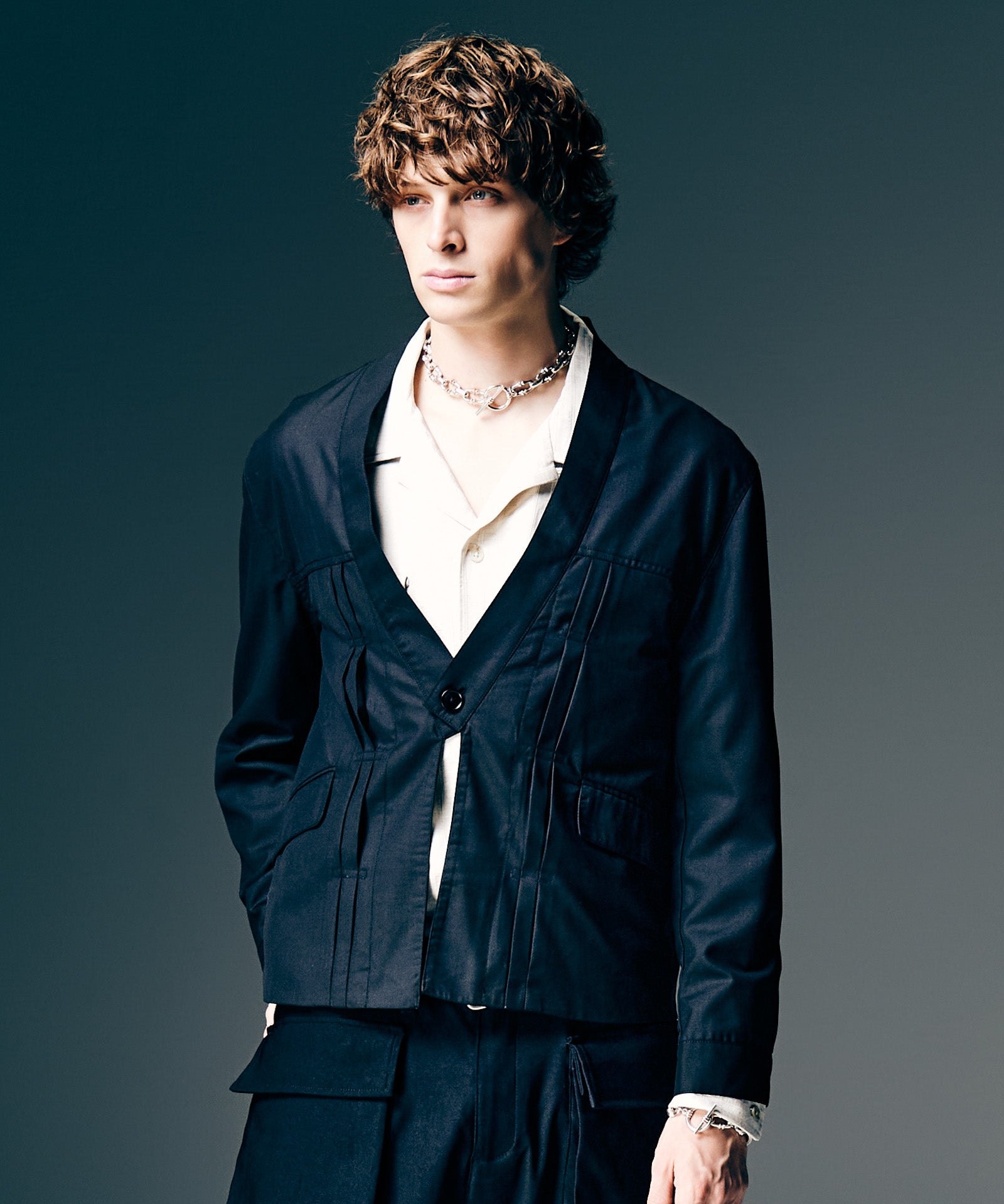 H:186 / C:89 / W:71 / H:92 着用サイズ:M