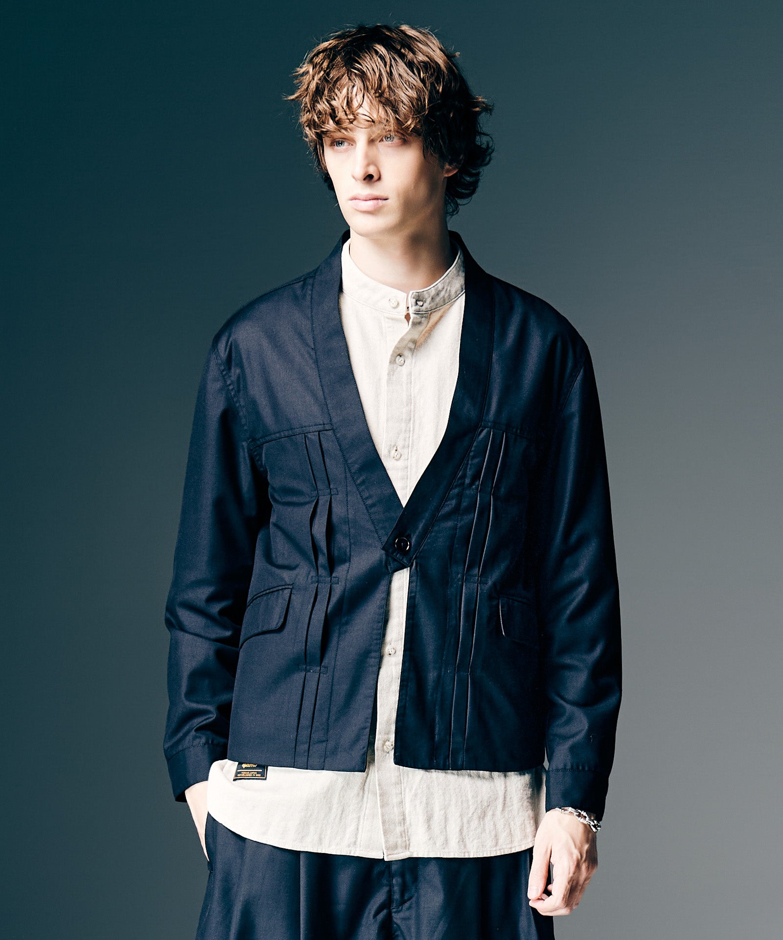 H:186 / C:89 / W:71 / H:92 着用サイズ:M