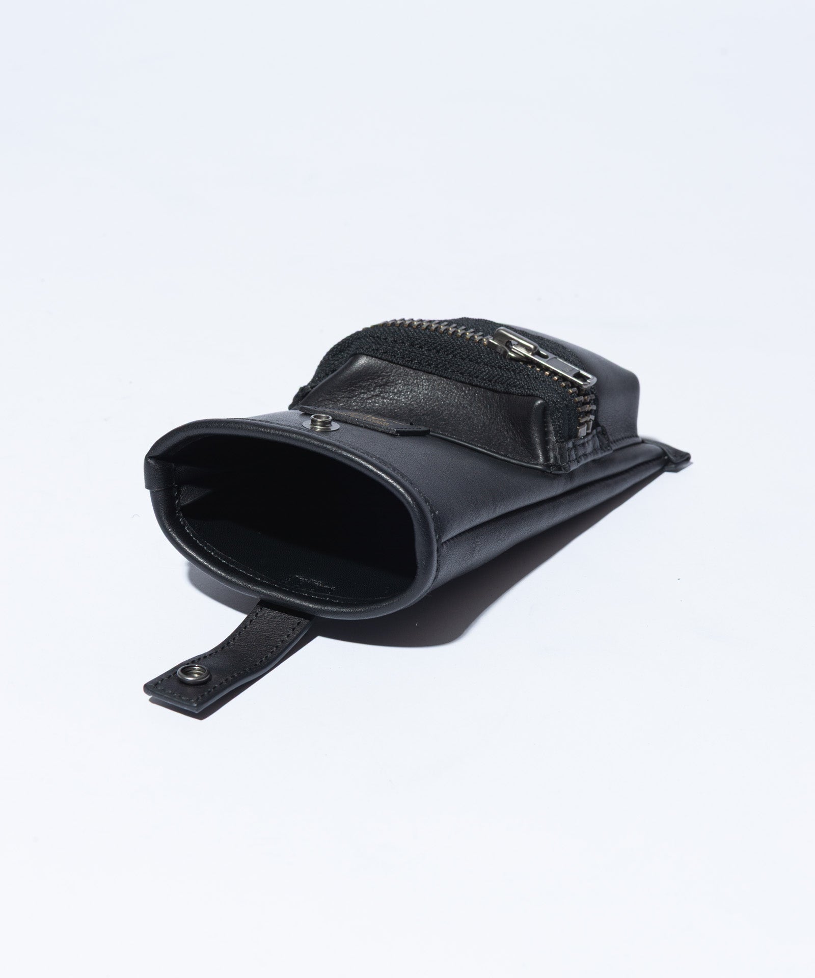 GB0226/AC05 : Leather Multi Pouch / レザーマルチポーチ | glamb