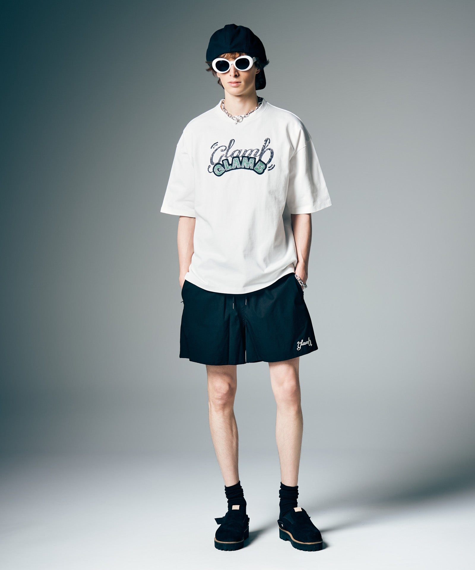 GB0226/CS21 : Glitter Logo T-Shirt / グリッターロゴTシャツ | glamb