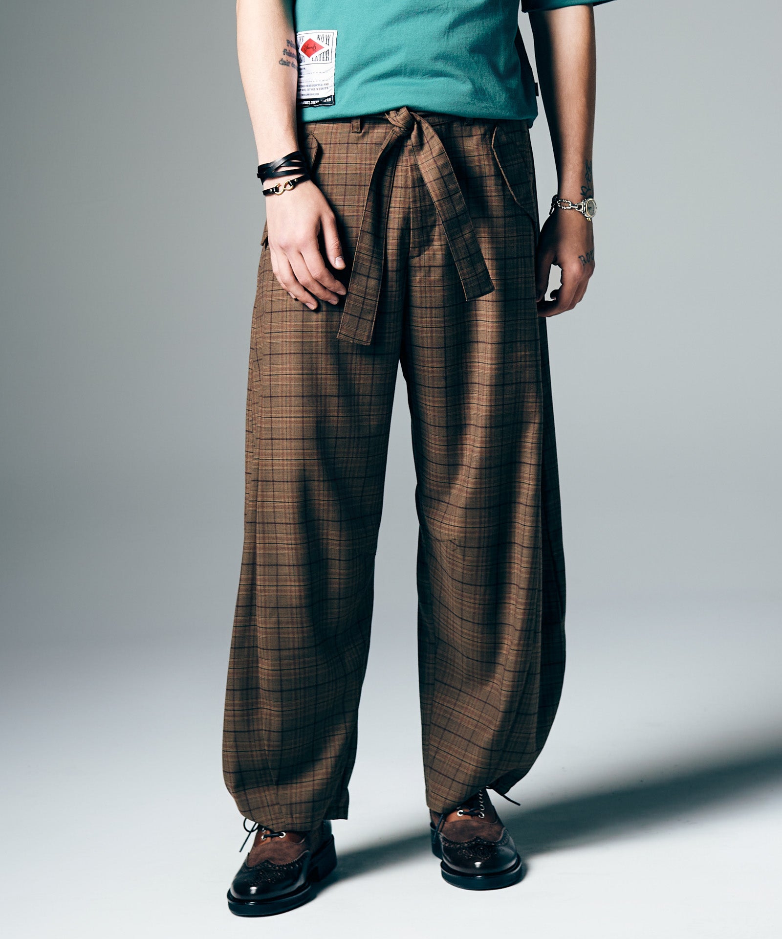GB0226/P01 : Barrel Belt Slacks / バレルベルトスラックス | glamb