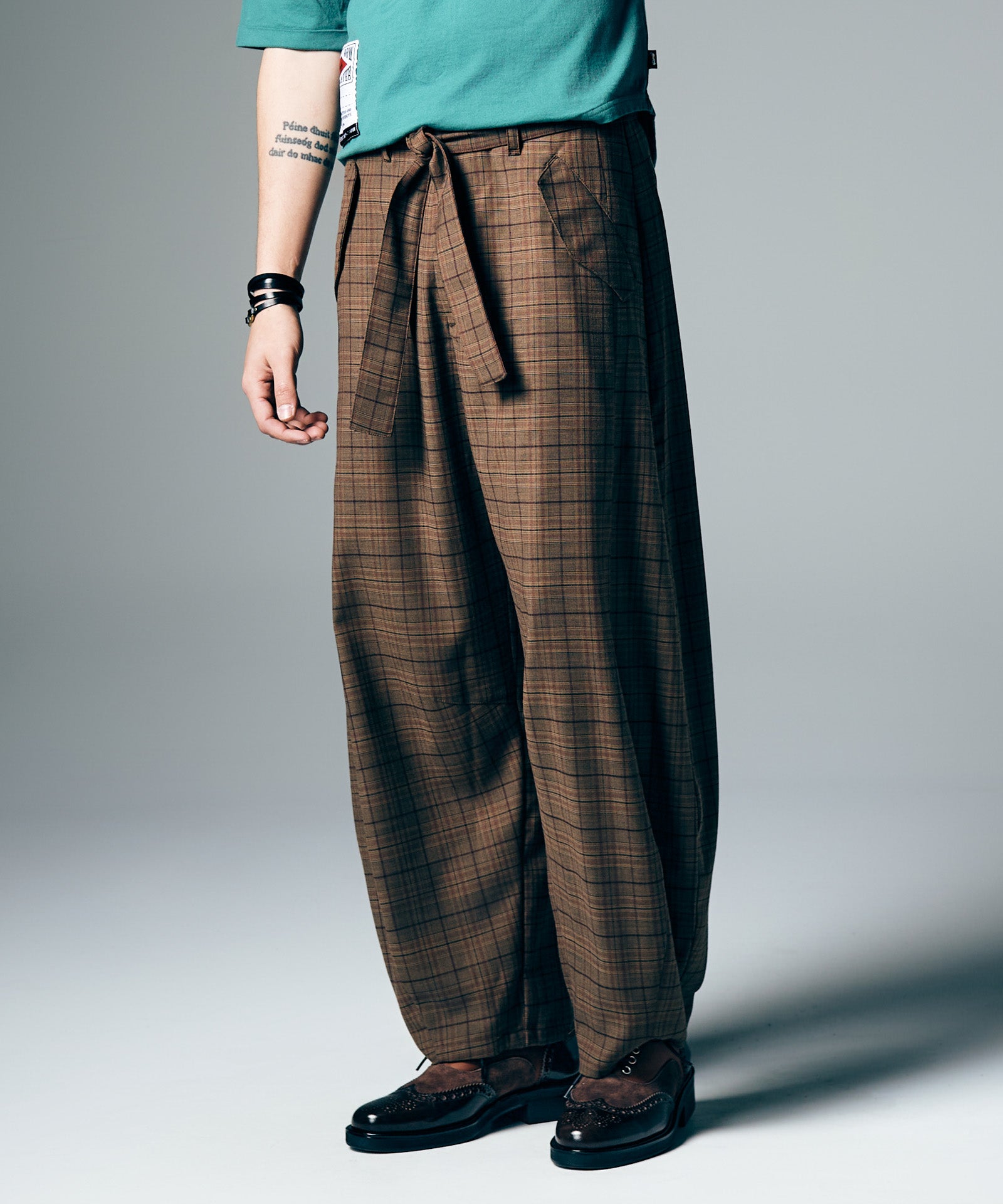 GB0226/P01 : Barrel Belt Slacks / バレルベルトスラックス | glamb