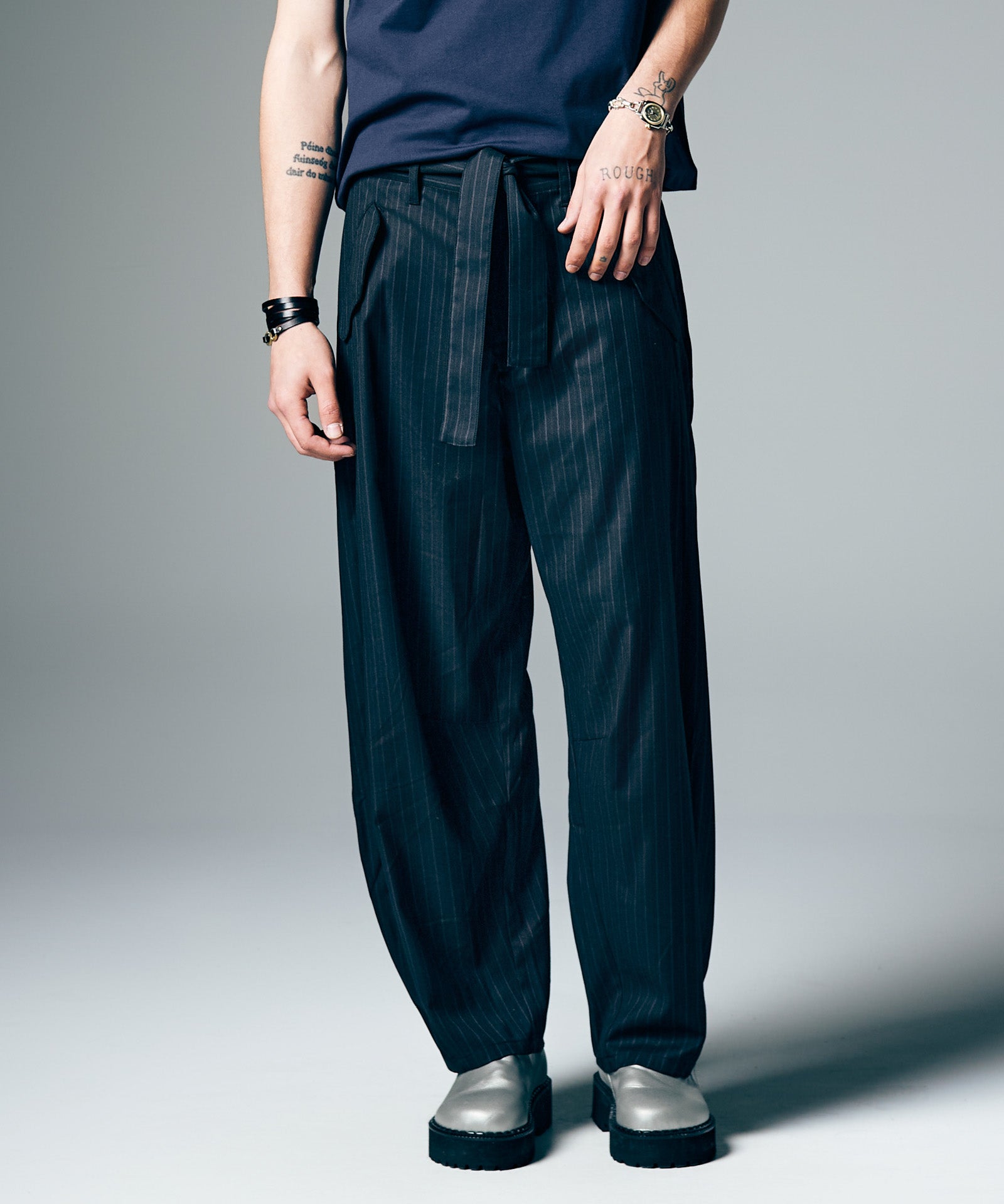 GB0226/P01 : Barrel Belt Slacks / バレルベルトスラックス | glamb