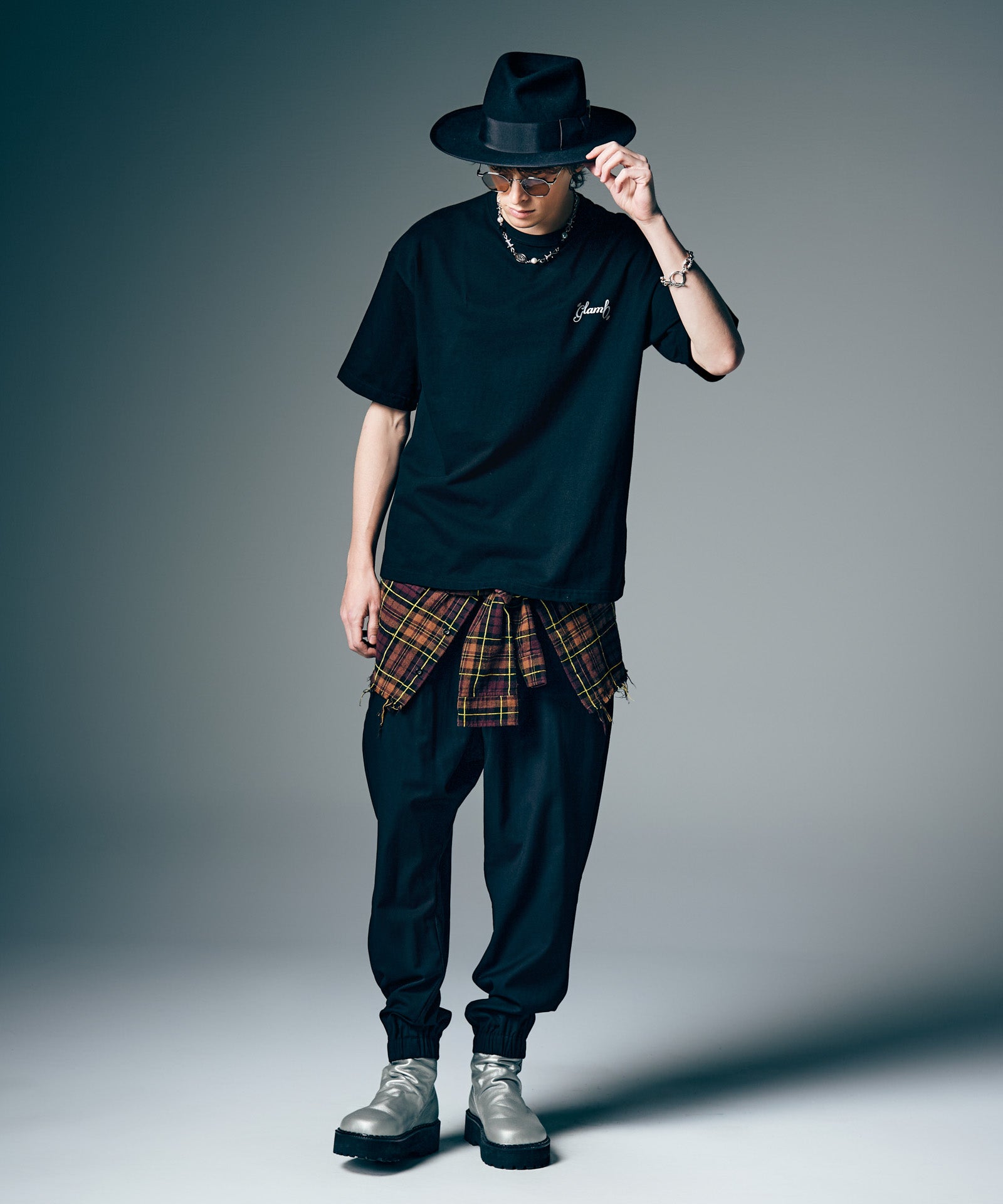 GB0226/P12 : Shadow Stripe Tapered Slacks / Shadow Stripe Tapered