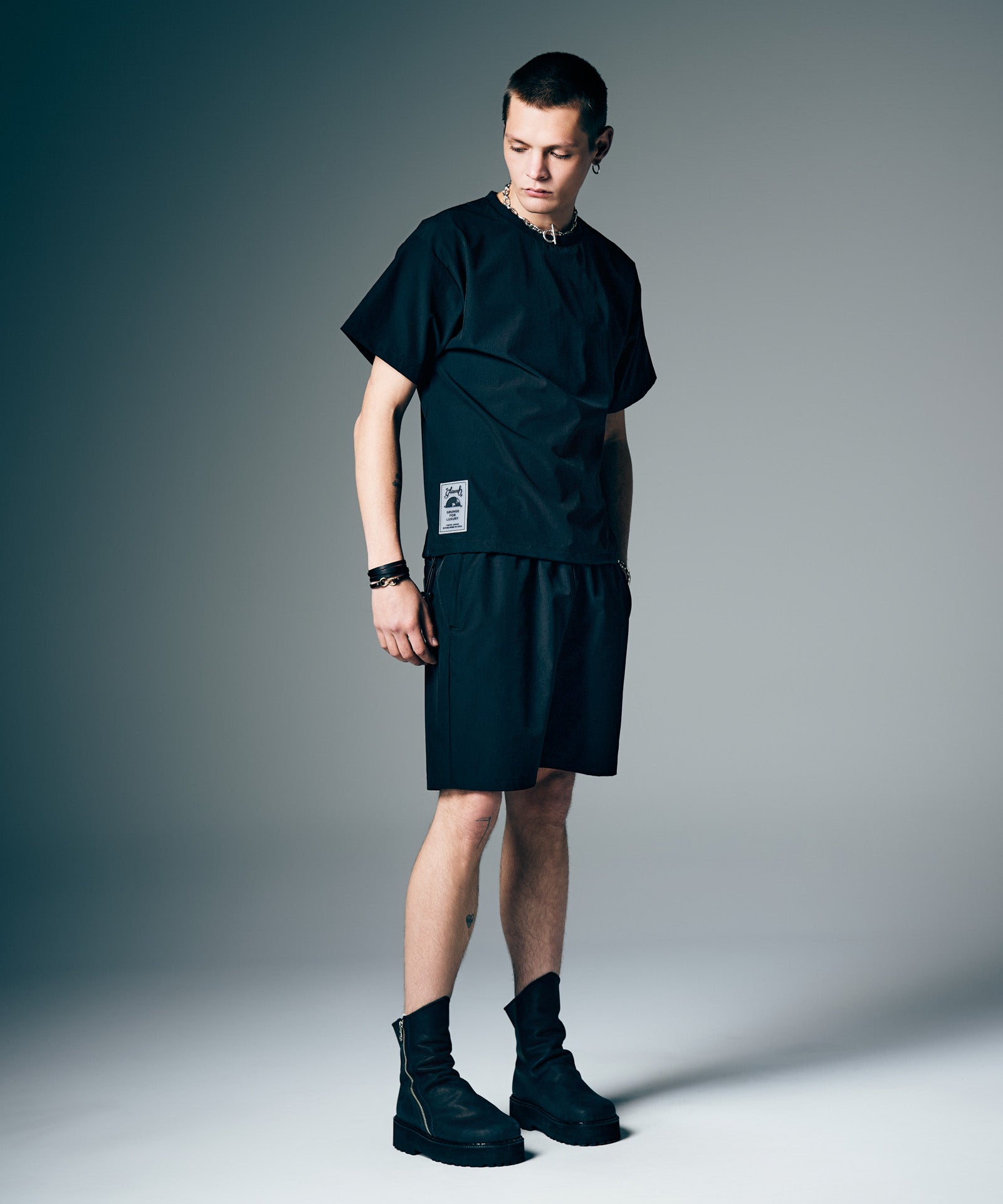 H:187 / C:92 / W:74 / H:91 着用サイズ:M