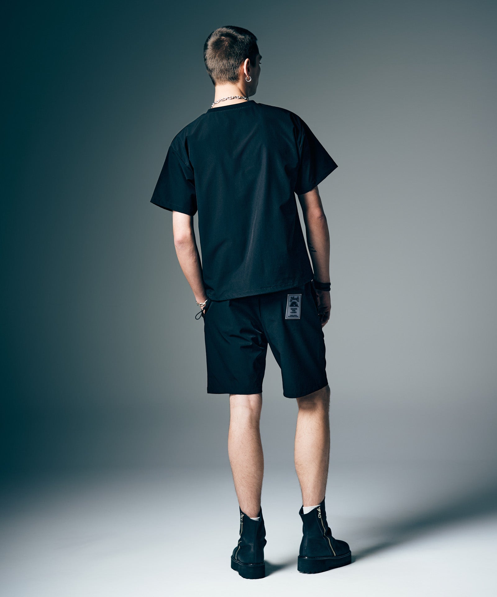 H:187 / C:92 / W:74 / H:91 着用サイズ:M