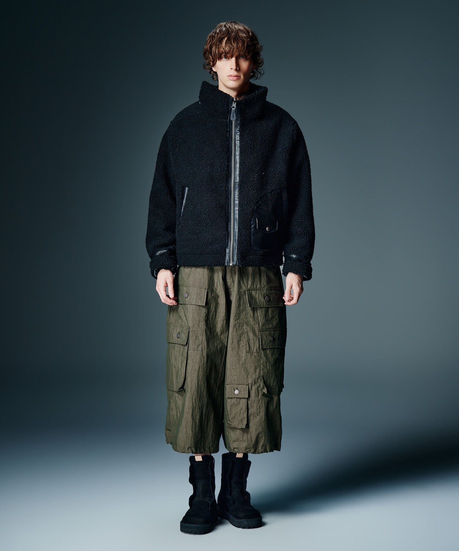 GB0326/P02 : Asymmetry Cropped Cargo Pants / アシンメトリー