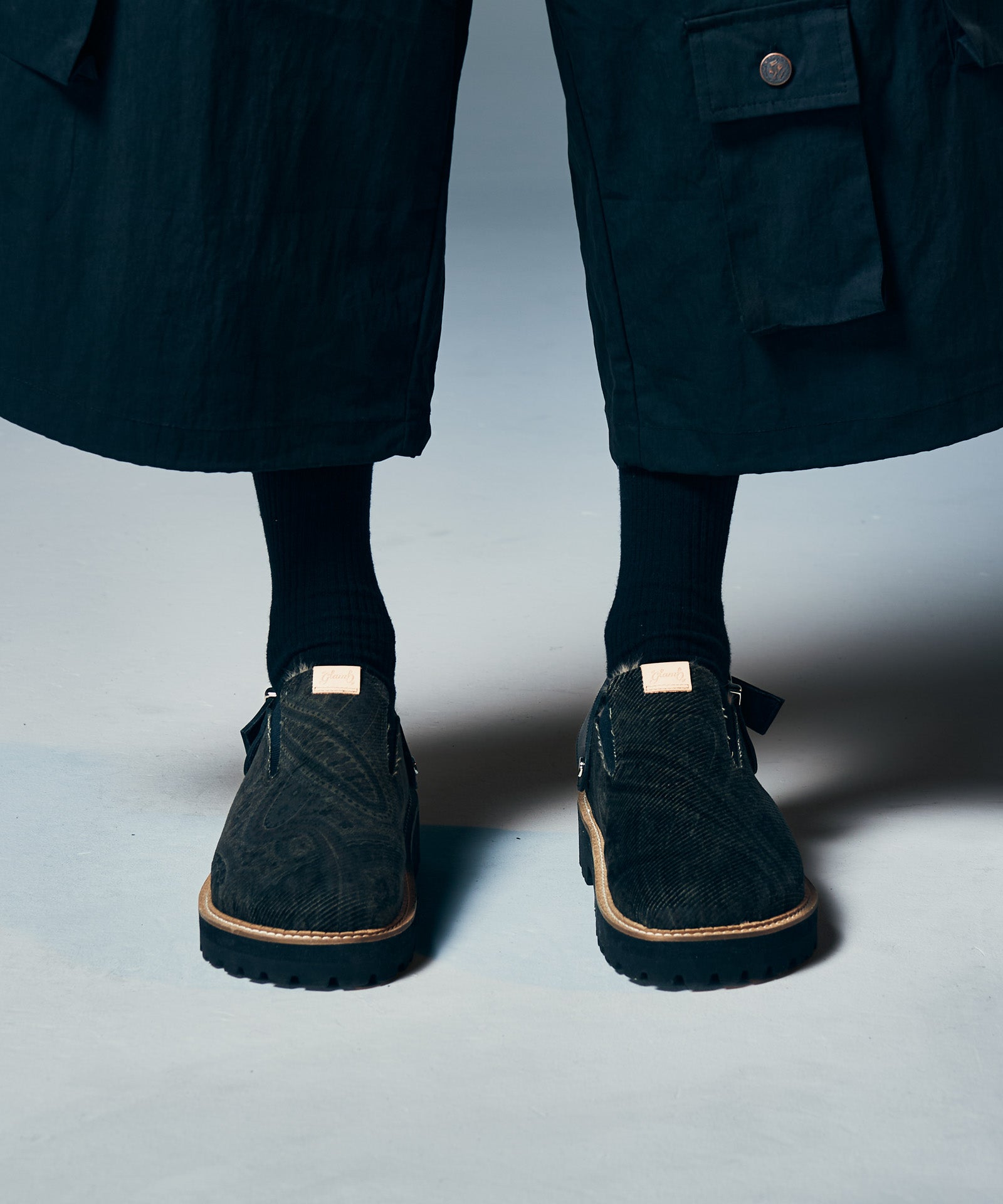 UGG⭐️新品、未使用 ラメ ✨ モカシン　24cm クロ GB0326/AC03 : Fur Clog Sandals / ファークロッグサンダル | glamb